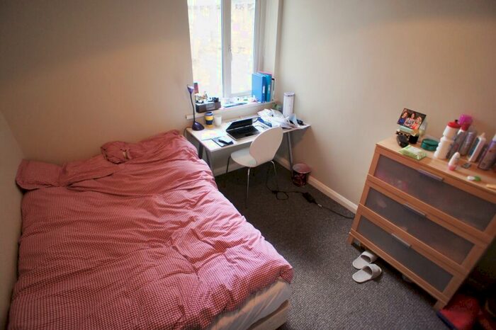 7 Bedroom Terraced House To Rent In Lisvane Street, Cathays, CF24