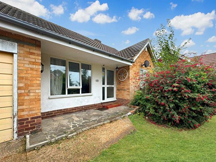 2 Bedroom Detached Bungalow To Rent In Deeds Grove, High Wycombe, HP12