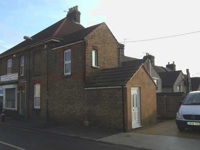 1 Bedroom Flat To Rent In Weston Road, Strood, Rochester, ME2