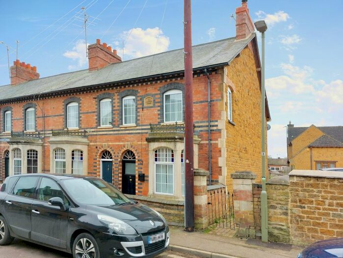 3 Bedroom Semi-Detached House To Rent In East Street, Banbury, Oxfordshire, OX15