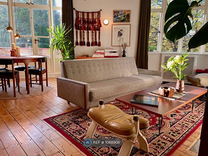 3 Bedroom Flat To Rent In Appleby Lodge, Manchester, M14