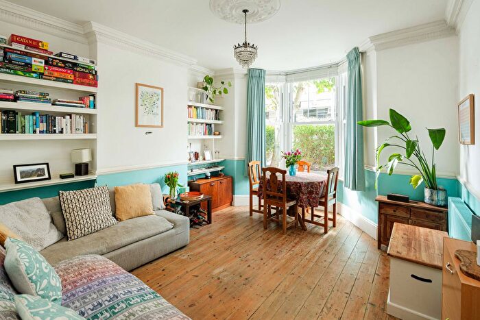 3 Bedroom Flat For Sale In Paulet Road, Lambeth, SE5