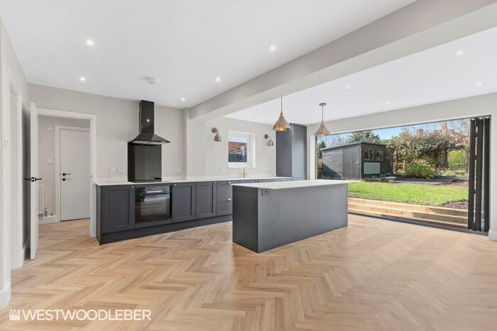 5 Bedroom Semi-Detached House To Rent In Briarley Close, Broxbourne, EN10