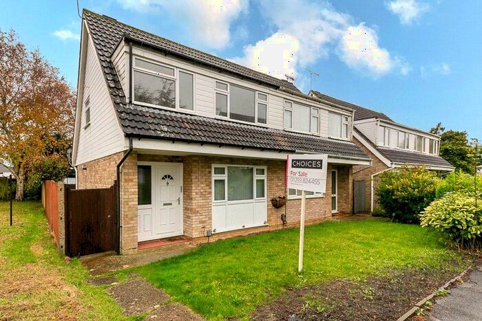 3 Bedroom Semi Detached House To Rent In Charm Close, Horley, Surrey, RH6