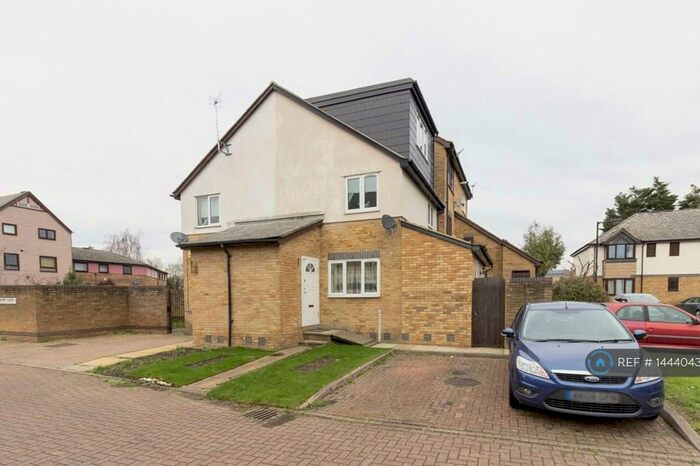 2 Bedroom End Of Terrace House To Rent In Midship Close, London, SE16