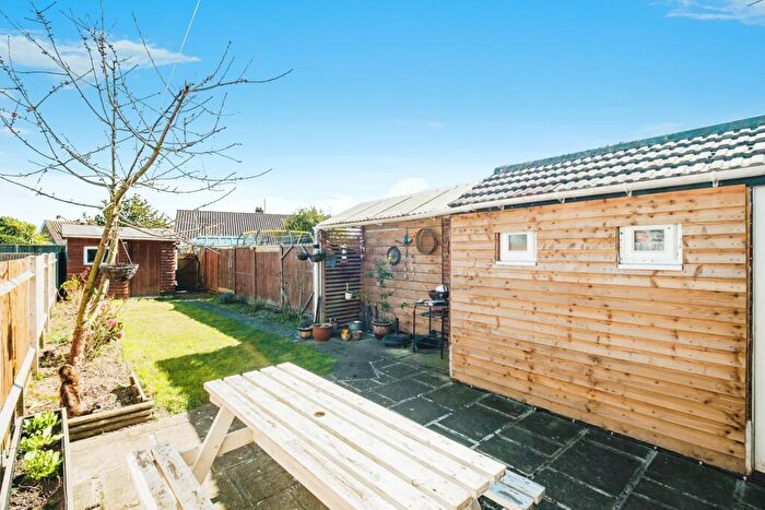 3 Bedroom Terraced House For Sale In Myrtle Road, Lancing, BN15