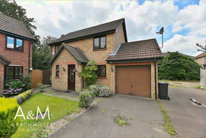 3 Bedroom Detached House To Rent In Wickets Way, Hainault, IG6