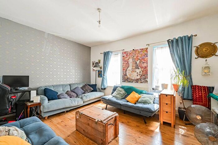 2 Bedroom Flat For Sale In North Birkbeck Road, Leytonstone, London, E11