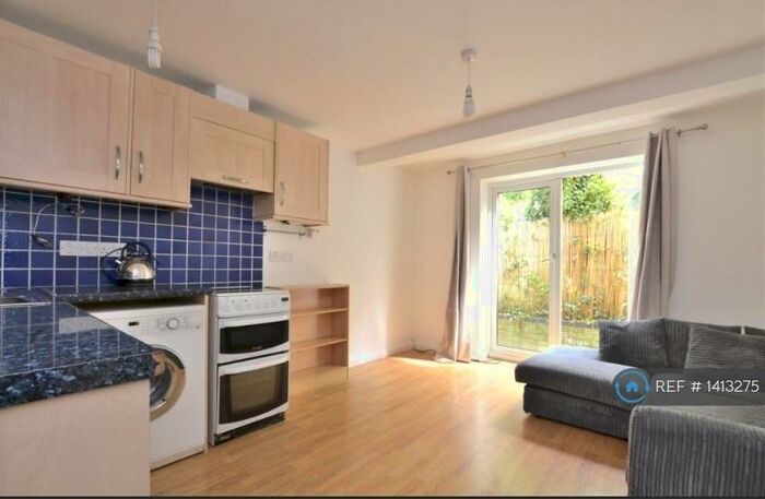 1 Bedroom Semi-Detached House To Rent In Colemans Hill, Oxford, OX3