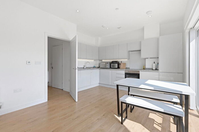 1 Bedroom Flat For Sale In Goldington Crescent, Billericay, CM12