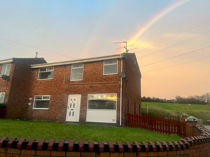 3 Bedroom SemiDetached House To Rent In Upperwood Road, Darfield