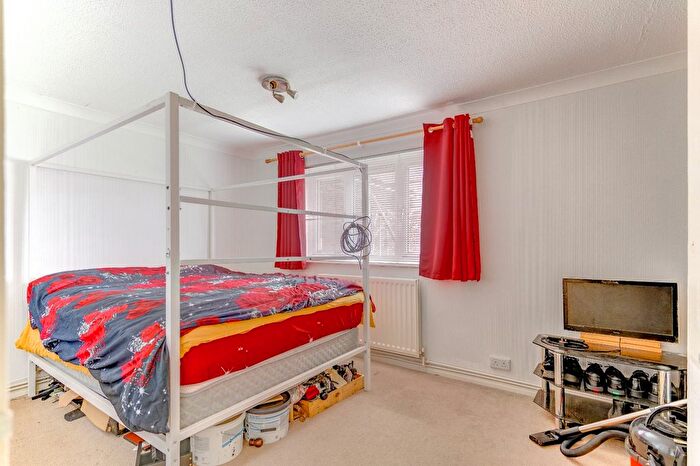 1 Bedroom Flat For Sale In Abberley Close, Church Hill South, Redditch, Worcestershire, B98