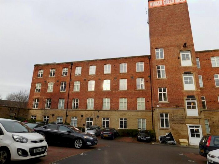 2 Bedroom Flat To Rent In Winker Green Lodge, Eyres Mill Side, Leeds, LS12