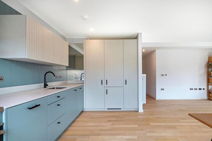 2 Bedroom Flat For Sale In High Street, Brentford, TW8