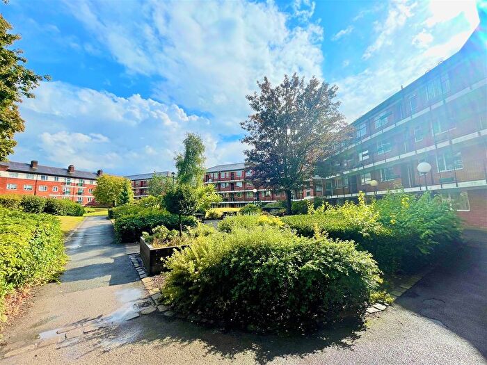 2 Bedroom Flat To Rent In Eccles New Road, Salford, M5