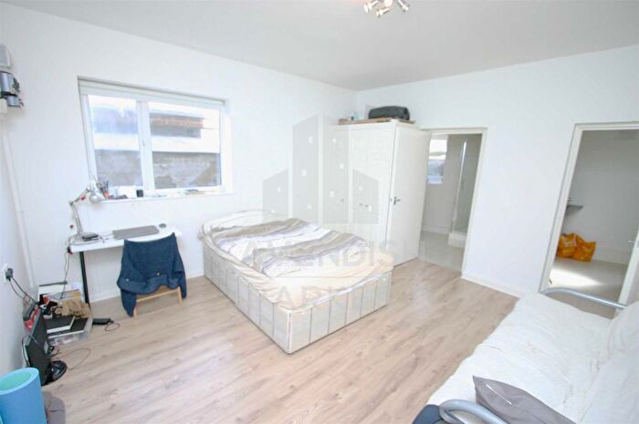 Studio To Rent In Princes Avenue, Muswell Hill, London, N10