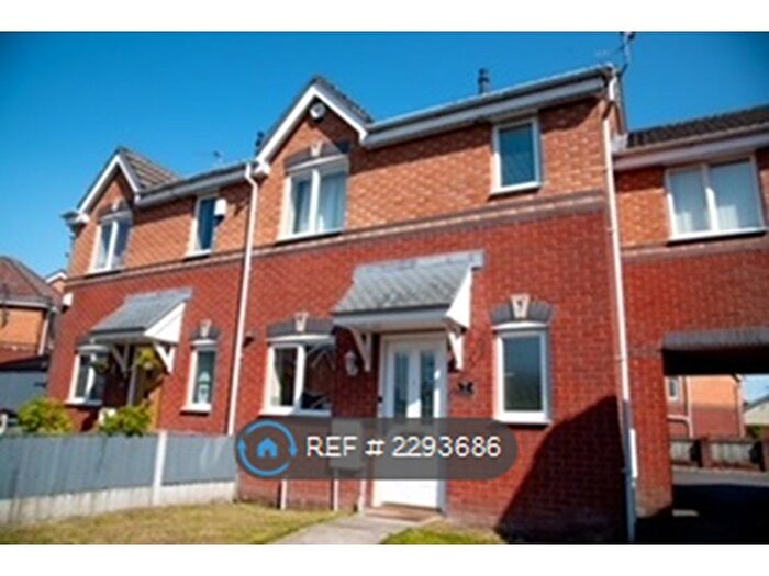 4 Bedroom Semi-Detached House To Rent In Pear Tree Drive, Bolton, BL4
