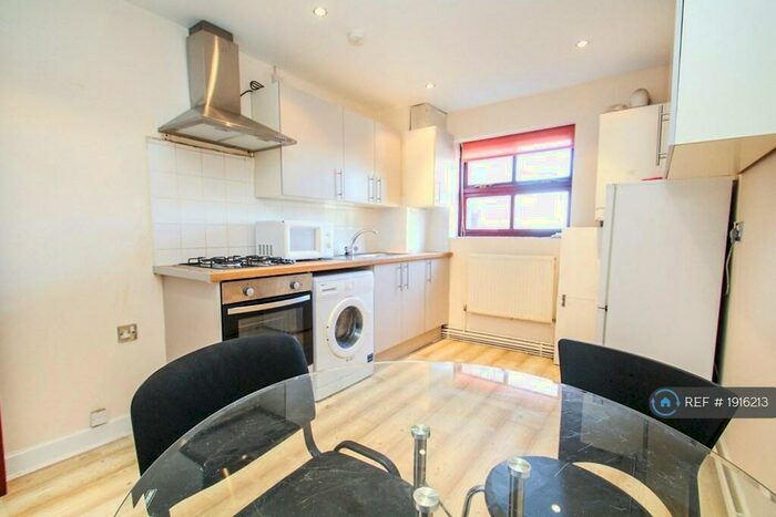 3 Bedroom Flat To Rent In Rosebank Road, Leeds, LS3