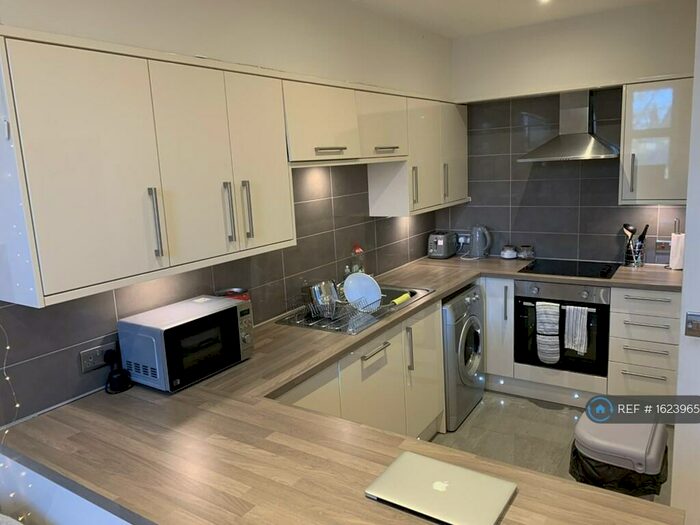 2 Bedroom Flat To Rent In Headingley Lane, Leeds, LS6