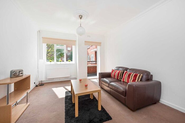 1 Bedroom Flat For Sale In Newtown Court, Newton Street, Queens Town Rd, Battersea, SW11