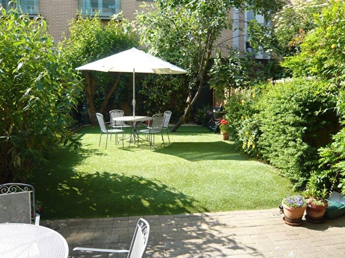 2 Bedroom Maisonette To Rent In Bowmans Mews, Hooper Square, London, E1