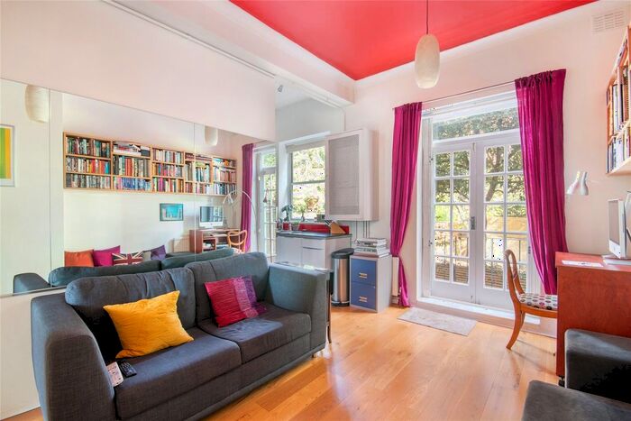 1 Bedroom Flat To Rent In Cornwall Crescent, London, W11