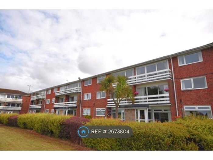 2 Bedroom Flat To Rent In Dee View Court, Neston, CH64