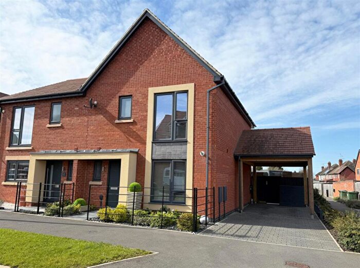 3 Bedroom Semi Detached House For Sale In Blackberry Lane, Stratford Upon Avon, CV37