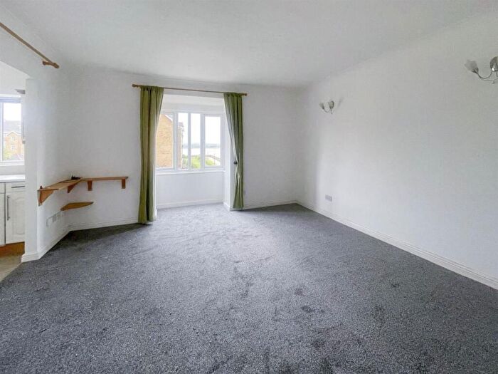 2 Bedroom Flat To Rent In Brick Court, Jetty Walk, Grays, RM17