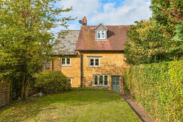 3 Bedroom Cottage For Sale In Humfrey Lane, Boughton, Northampton, NN2