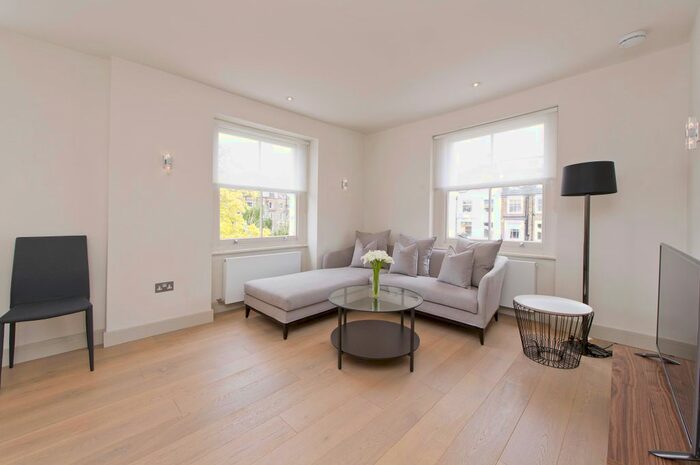 2 Bedroom Flat To Rent In Newton Road, Notting Hill, London, Uk, W2