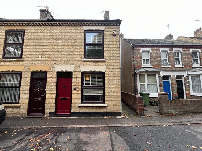 3 Bedroom End Of Terrace House For Sale In Fletton Avenue, Fletton, Peterborough, PE2