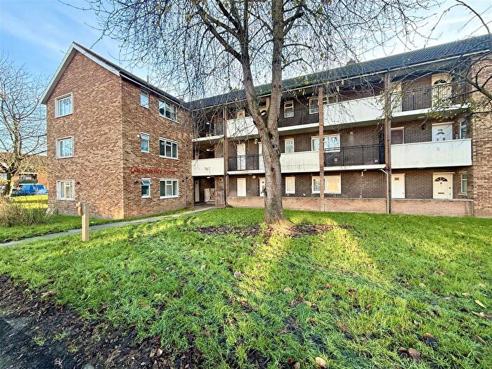 2 Bedroom Flat To Rent In Croyde Avenue, Hayes, UB3