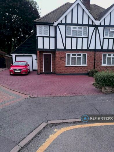 3 Bedroom Semi-Detached House To Rent In Meadow Walk, London, E18