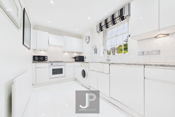 1 Bedroom Flat To Rent In Coxtie Green Road, Pilgrims Hatch, Brentwood, CM14