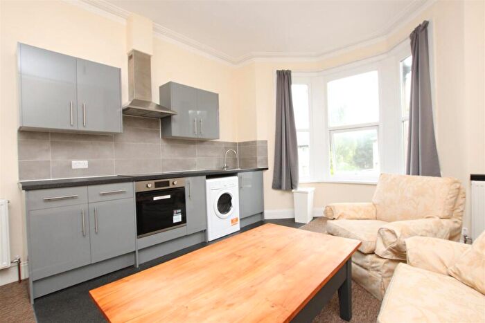3 Bedroom Flat To Rent In Newbridge Road, Bath, BA1