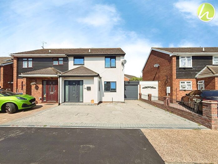 3 Bedroom Semi-Detached House For Sale In Stenning Avenue, Linford, SS17