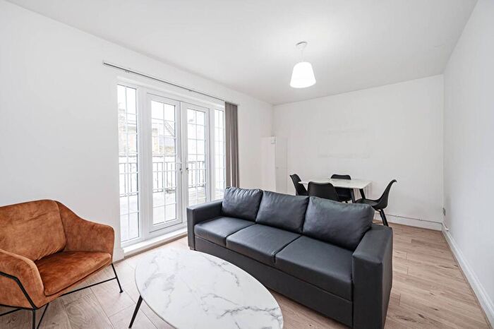 2 Bedroom Flat For Sale In Sylvester Path, Hackney, London, E8