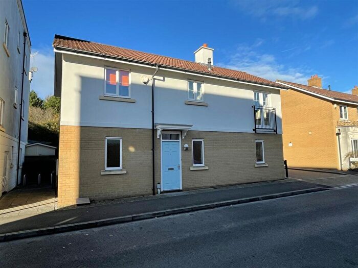 2 Bedroom Coach House For Sale In Eastcliff, Portishead, BS20