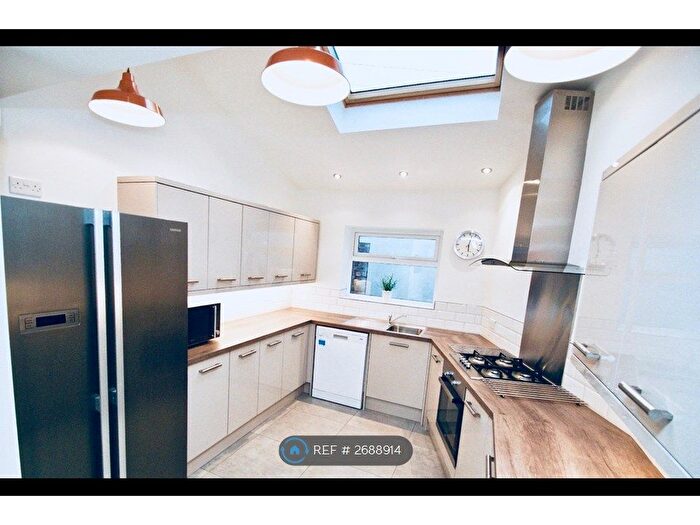 4 Bedroom End Terrace House To Rent In Oxford Street, Middlesbrough, TS1