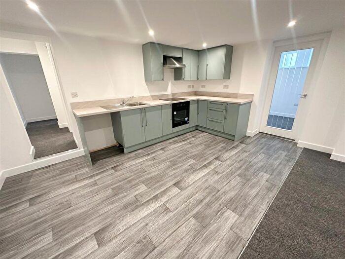 4 Bedroom Flat To Rent In Laceyfields Road, Heanor, DE75