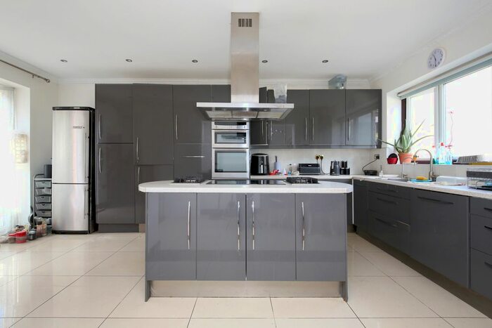 4 Bedroom Semi-Detached House To Rent In Mayfields Close, Wembley, HA9