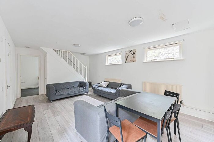 4 Bedroom Property To Rent In Heritage Place, Earlsfield, London, SW18