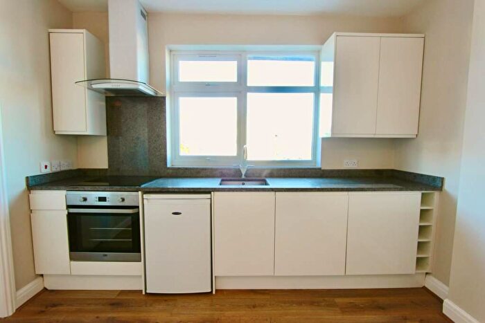 3 Bedroom Apartment To Rent In Russell Lane, London, N20