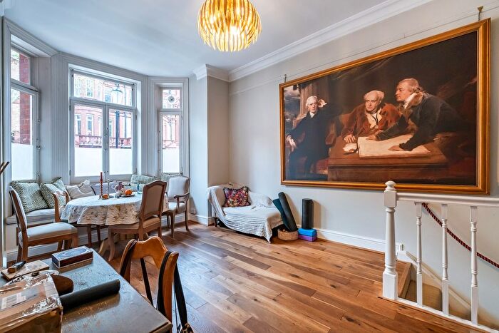 2 Bedroom Flat To Rent In Sloane Gardens, London, SW1W