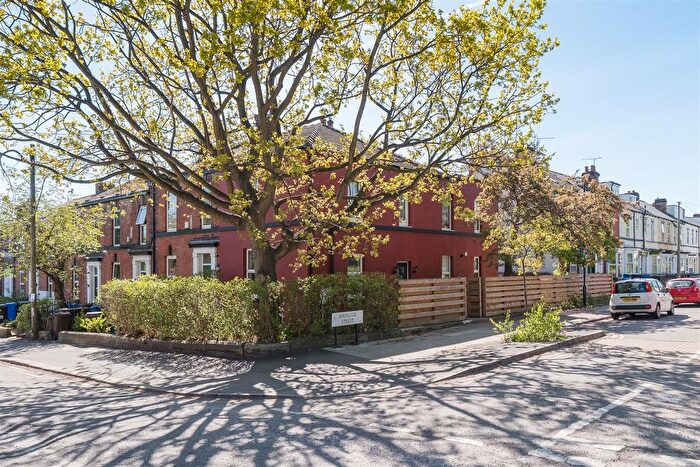 4 Bedroom End Of Terrace House For Sale In Havelock Street, Broomhall, S10