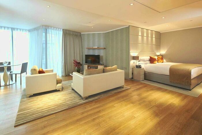 Apartment To Rent In Cheval Three Quays, EC3R