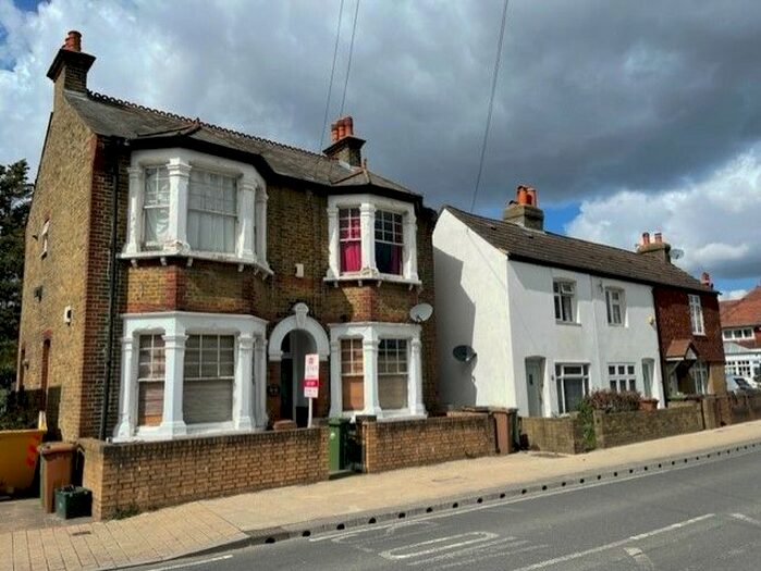 2 Bedroom Maisonette To Rent In Beddington Lane, Croydon, CR0