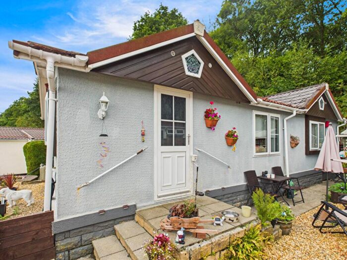 2 Bedroom Park Home For Sale In Harrowbarrow., PL17
