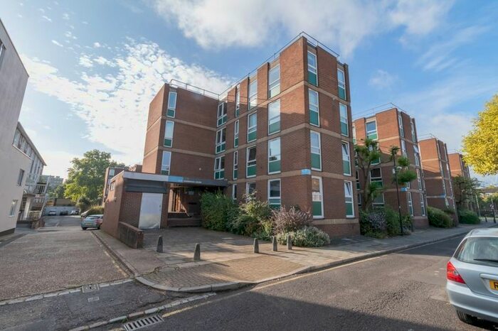 2 Bedroom Flat To Rent In Wincott Street, London, SE11